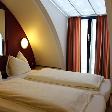 Affordable Rooms In Heart Of Lucerna Esterno foto